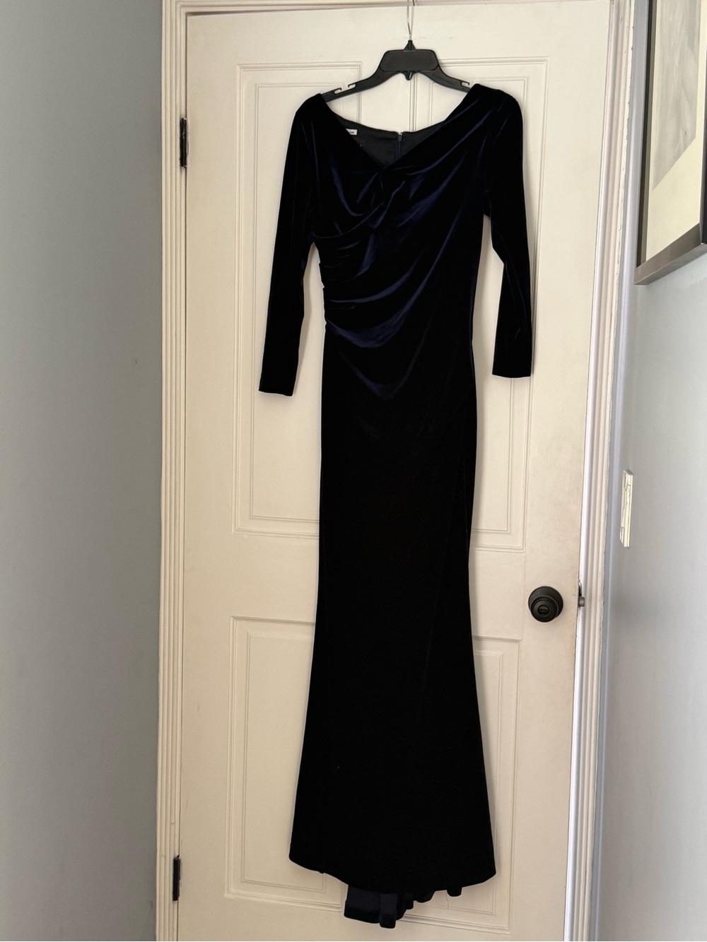 Elegant Deep Blue Velvet Long-Sleeve Evening Dress